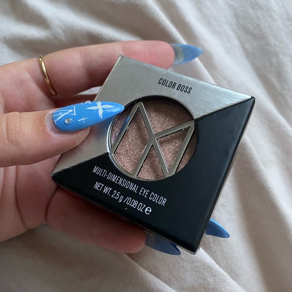 IL Makiage eyeshadow